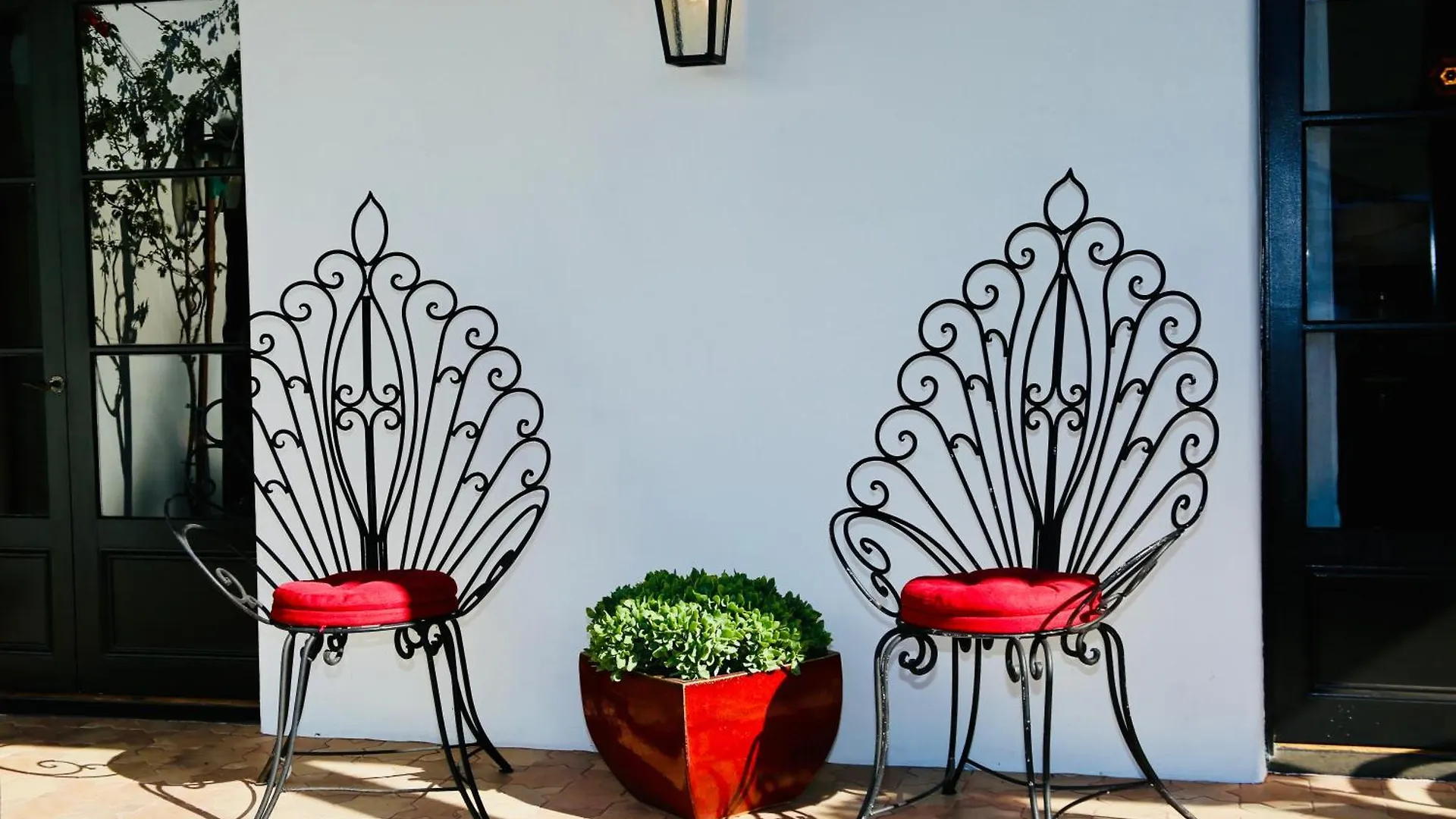 Villa Encanto- Luxe Historic Spanish Beach Villa With 6 King Bedrooms Long Beach Holiday home