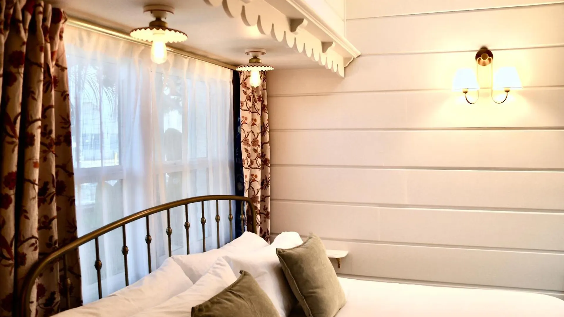Holiday home Villa Encanto- Luxe Historic Spanish Beach Villa With 6 King Bedrooms Long Beach United States